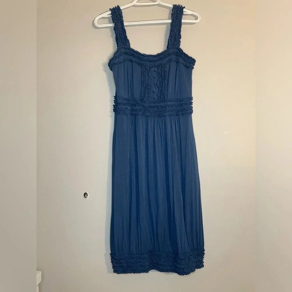 BCBGMAXAZRIA Blue Ruffle Romantic Ruched Shoulder Smocked Rayon Blend Dress Y2k - Picture 1 of 6